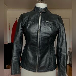 Black Leather Zip Front🖤 (SOLD ON MARKETPLACE‼️)